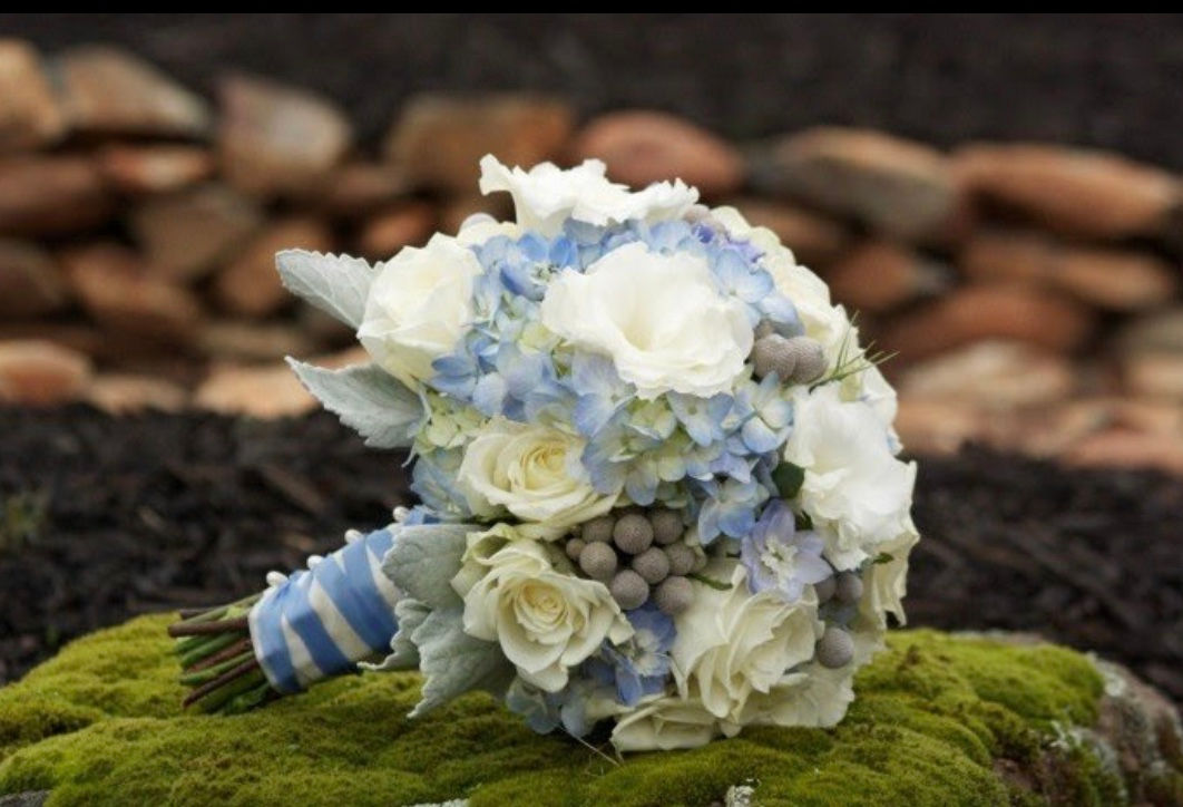 Букет невесты голубой