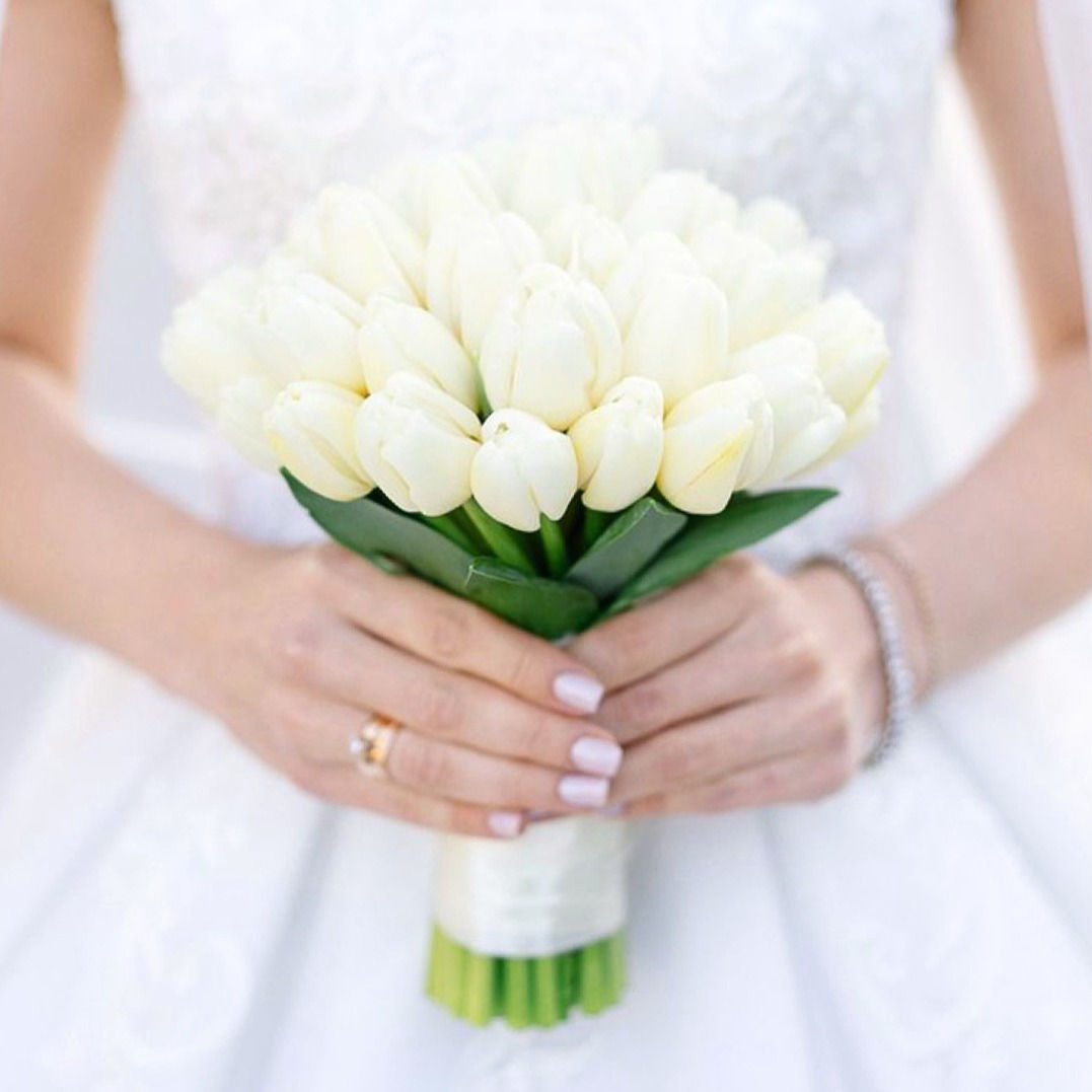 Букет невесты из белых тюльпанов
