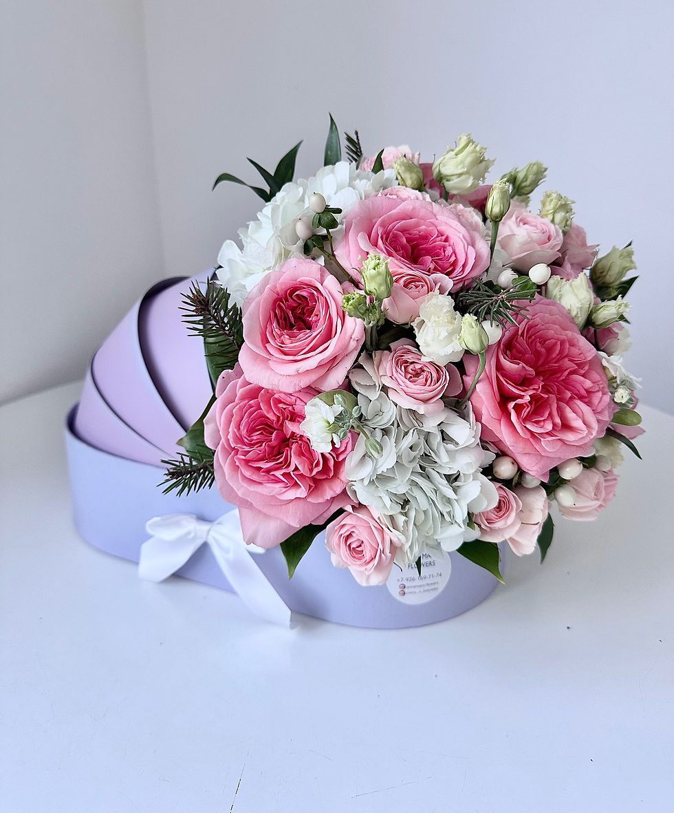 Миниатюра: Коляска цветов на выписку с пионовидными розами 