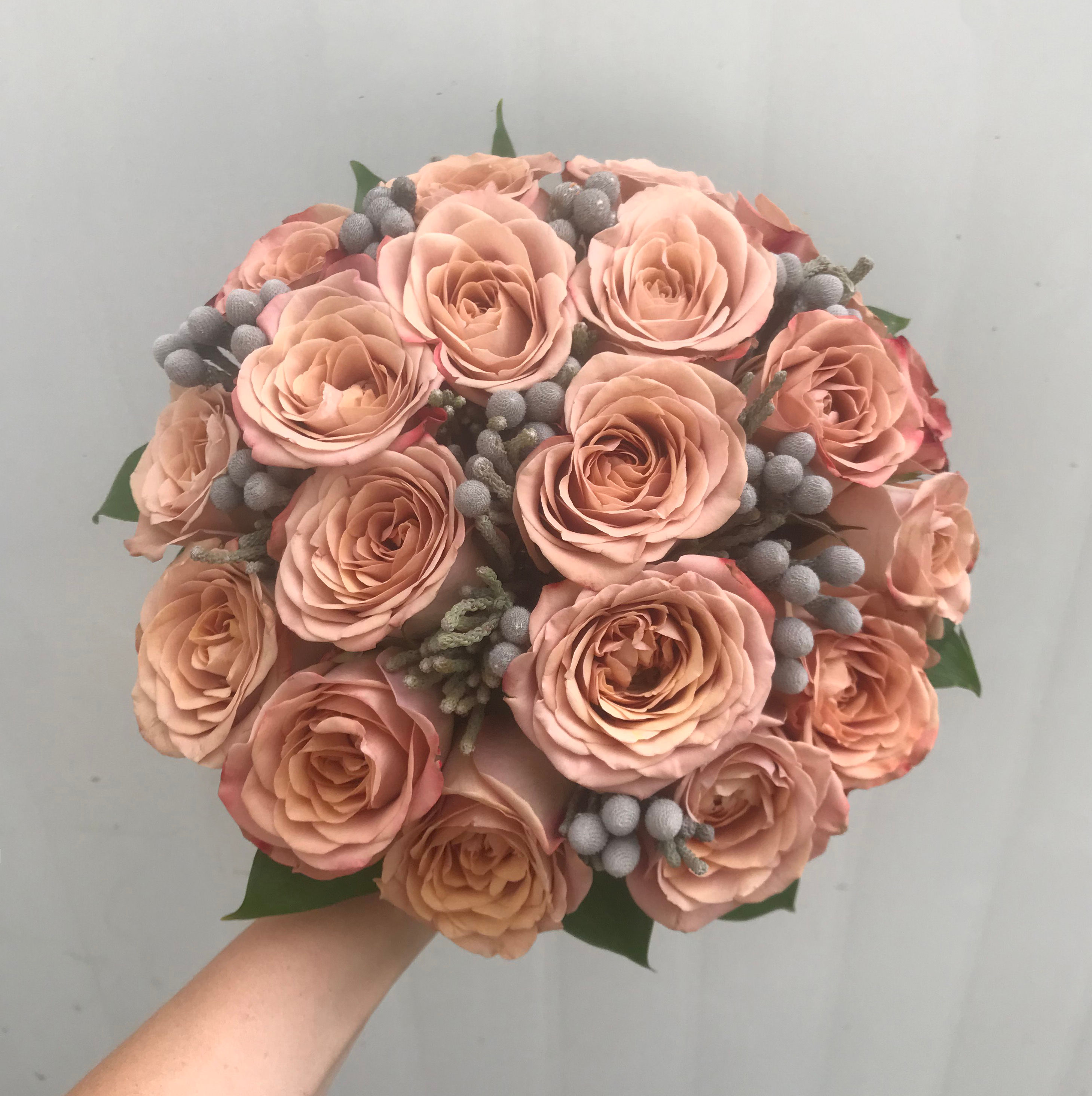 Букет невесты из роз капучино