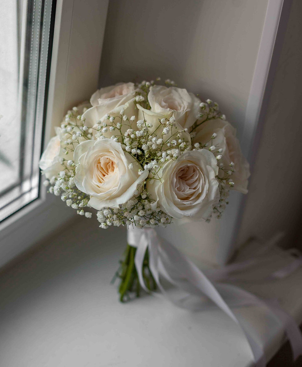 Миниатюра: Букет невесты из пионовидных роз и гипсофилы