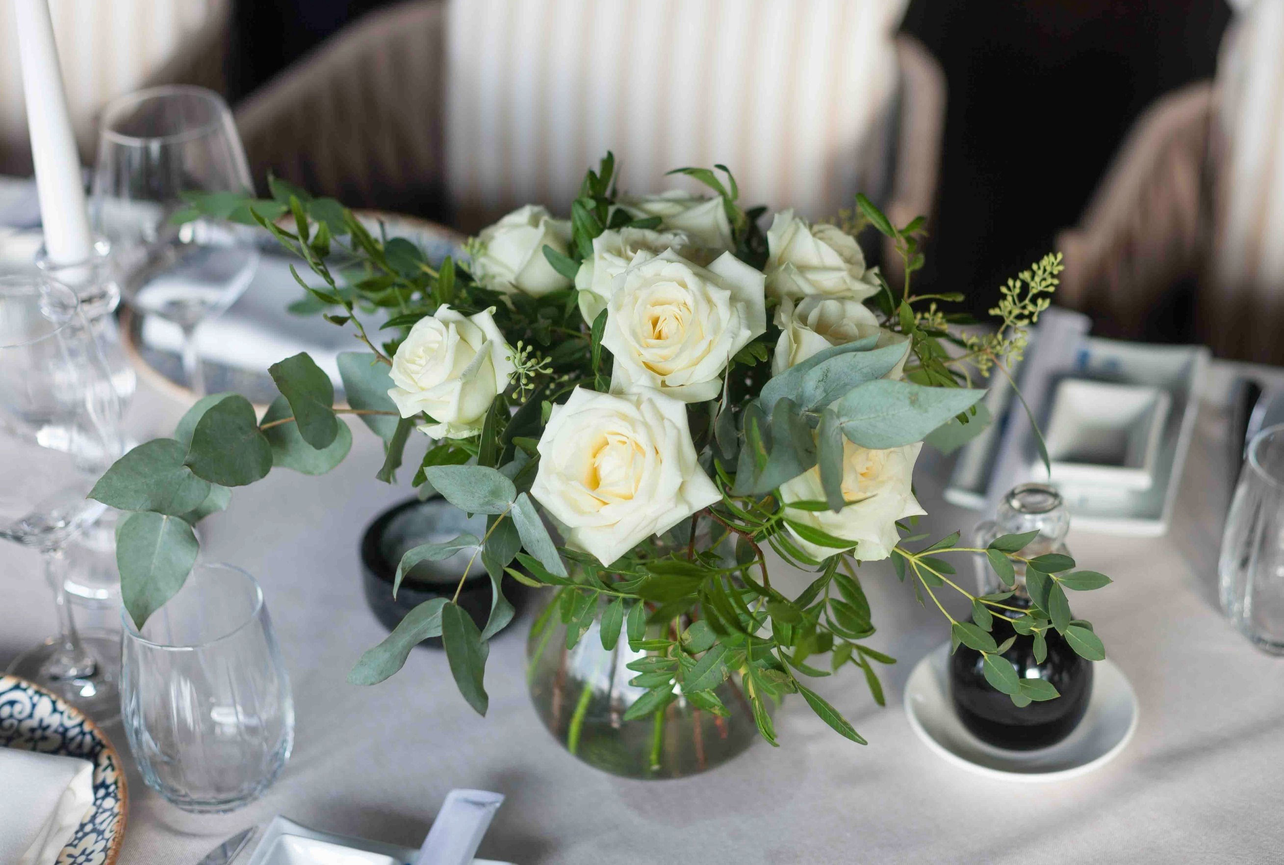 Композиции в вазе на столы гостей