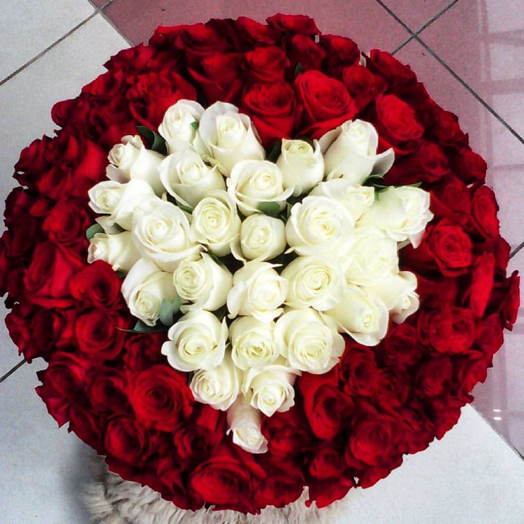 цветы розы сердце, букет роз в форме сердца