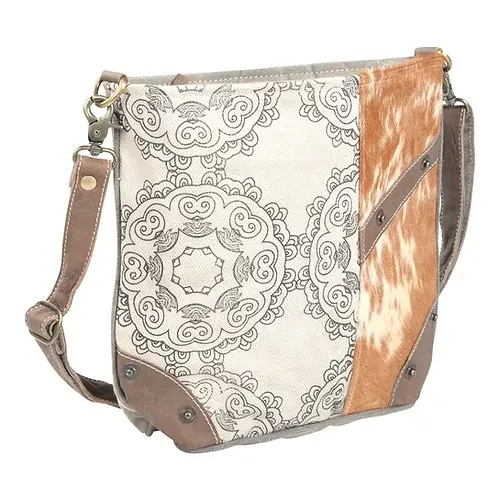 Thumbnail: Circle Design Shoulder Bag With Fur