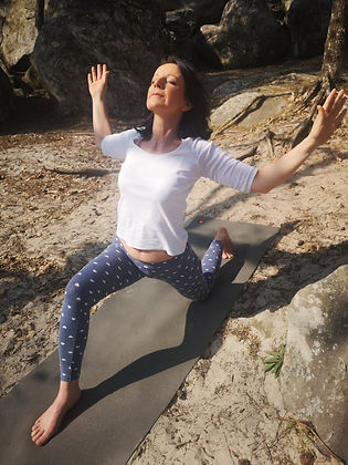 un lunge en hatha yoga.jpg