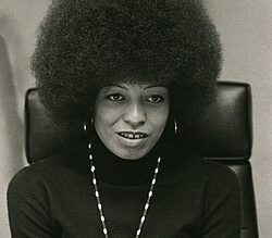 A segunda entrevista apresentada no livro A democracia da abolição: para além do império, das prisões e da tortura