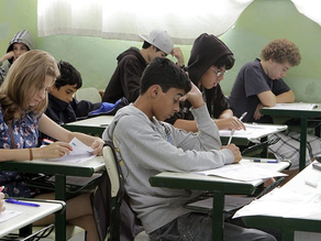 Professor: de Outubro a Abril