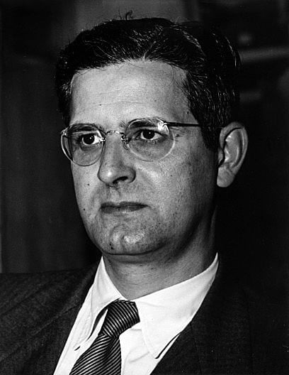 Formação do Brasil Contemporâneo: Resenha Historiográfica