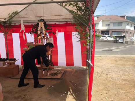 本社事務所建替えを行います。