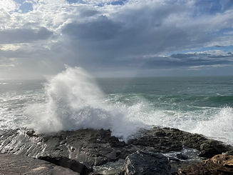 Waves crashing against rocks at South Curl Curl