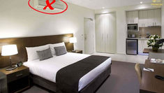 Thế phạm gắn máy lạnh tại đầu giường