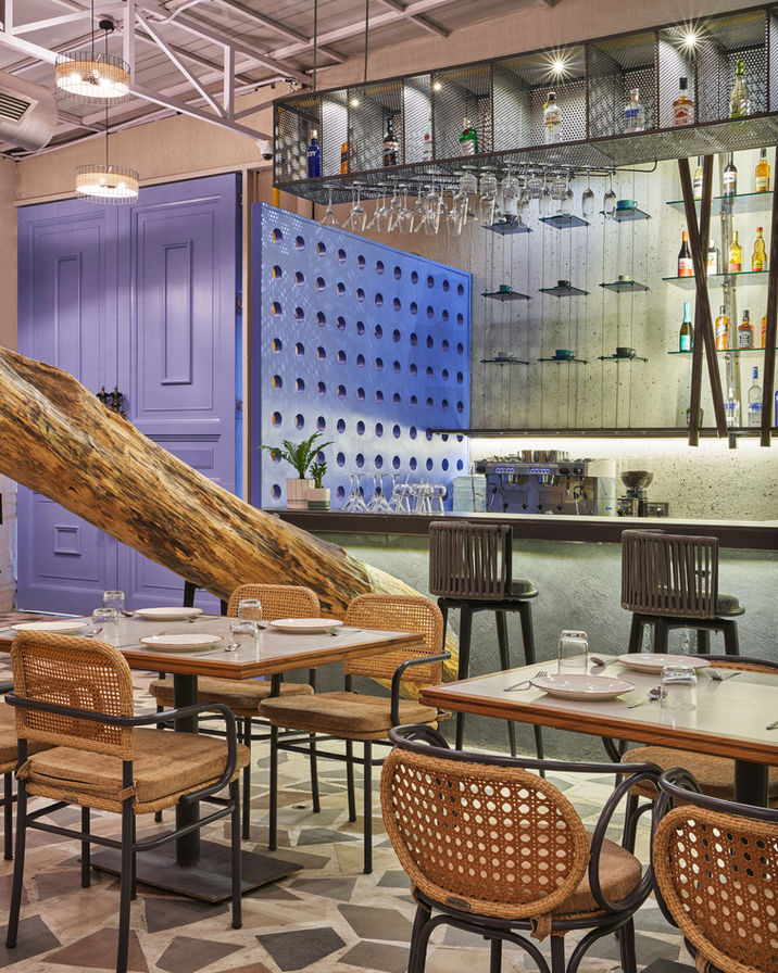 Q Bar & Cafe 16.jpeg