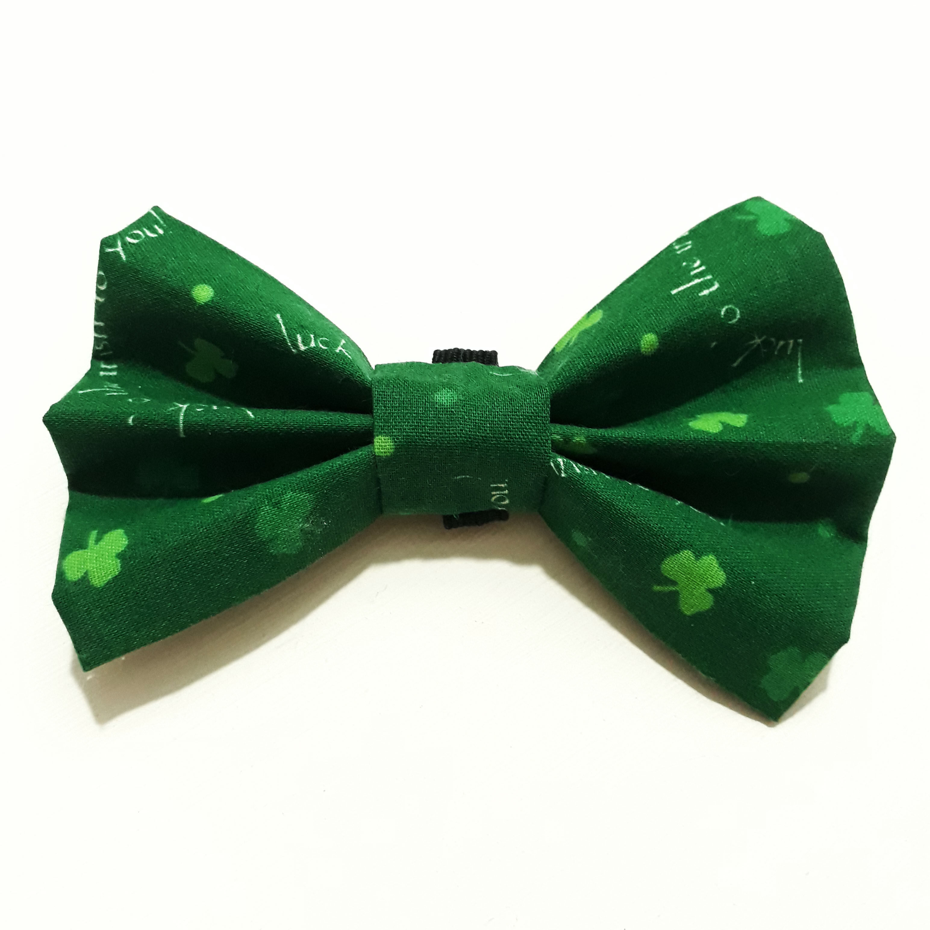 🍀 Bow Tie “Good Luck” – Un Toque de Suerte y Estilo
