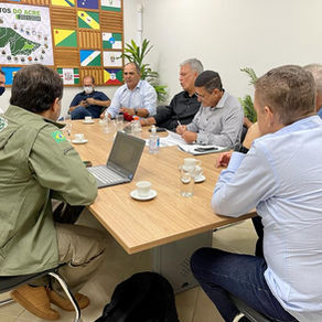 O Prefeito de Santa Rosa do Purus, Tamir Sá, na luta para tirar o município do isolamento