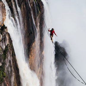 Rafael Bridi cruza highline a 1.008 metros sobre o Salto Ángel e firma novo recorde mundial