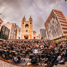 Orquestra de Baterias de Florianópolis celebra 13 anos com repertório de QUEEN a CPM 22