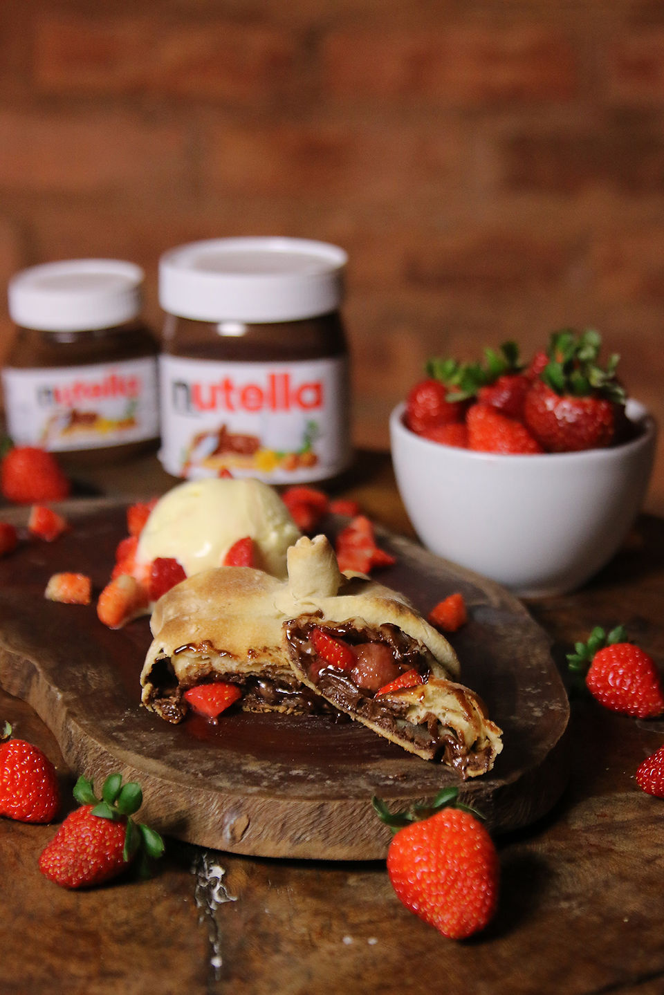 Trouxinha de Nutella com morangos e sorv