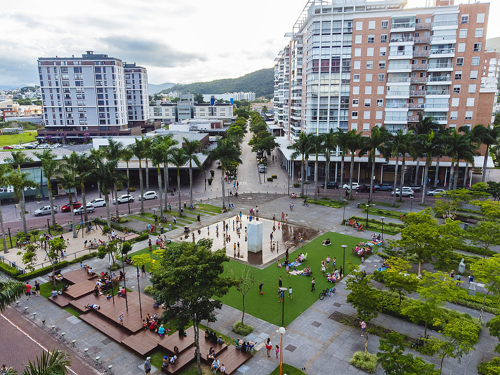 Praça do Espelho d'Água, na Cidade Criativa Pedra Branca, passará por retrofit para ampliar conforto e qualificar a experiência urbana