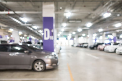 Inconstitucionalidad de la gratuidad obligatoria en estacionamientos de plazas comerciales