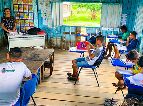 Students in a Brazilian floodplains school, Nossa Senhora das Graças, recently opened after flooding.
