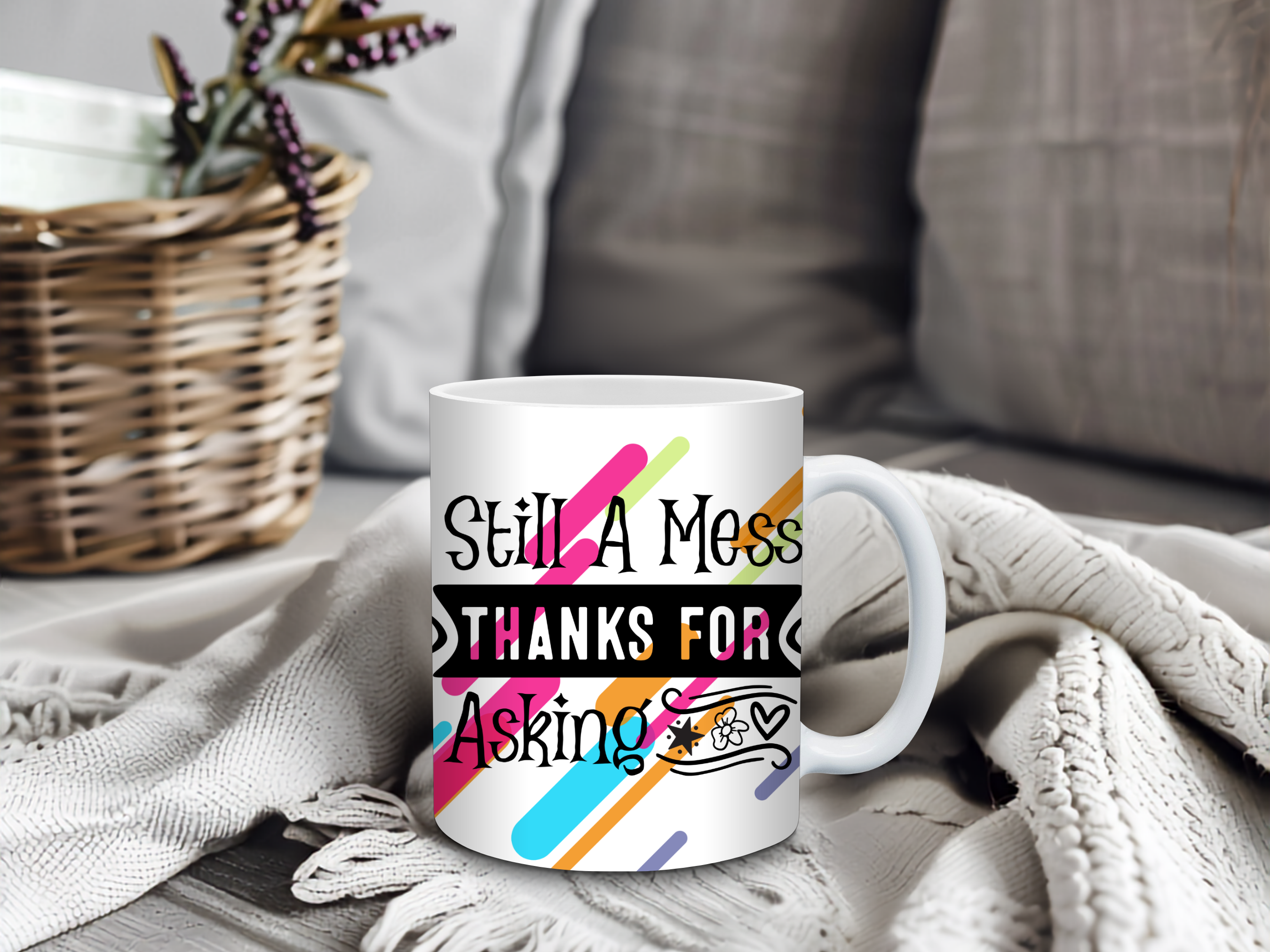 Still A Mess Thanks For Asking – Rolig Kaffemugg med Attityd ✨