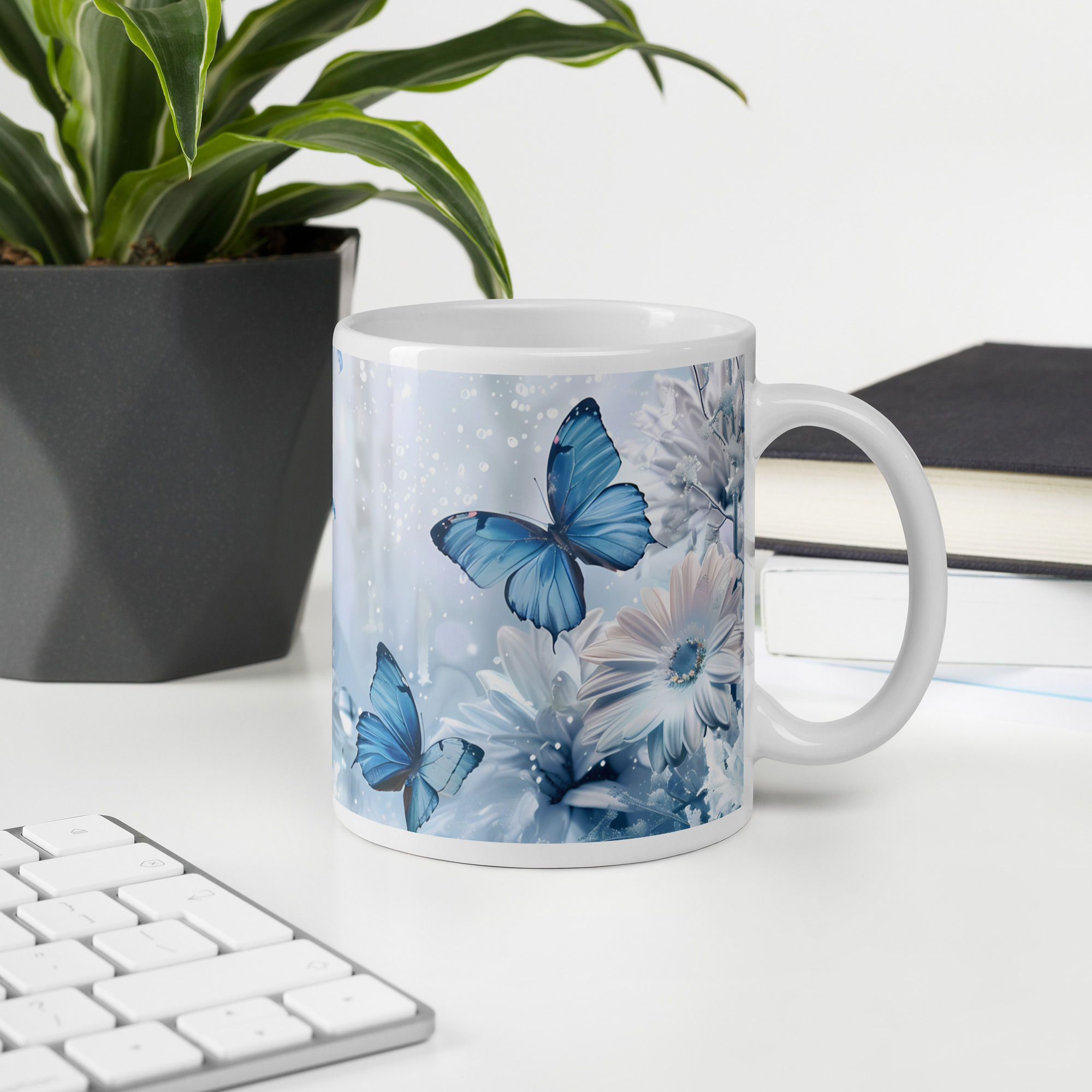 Elegant Kaffemugg med Fjärilar & Blommor ✨