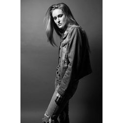 Come on, and we'll sing, like we were free_Push the pedal down, watch the world around fly by us_Com