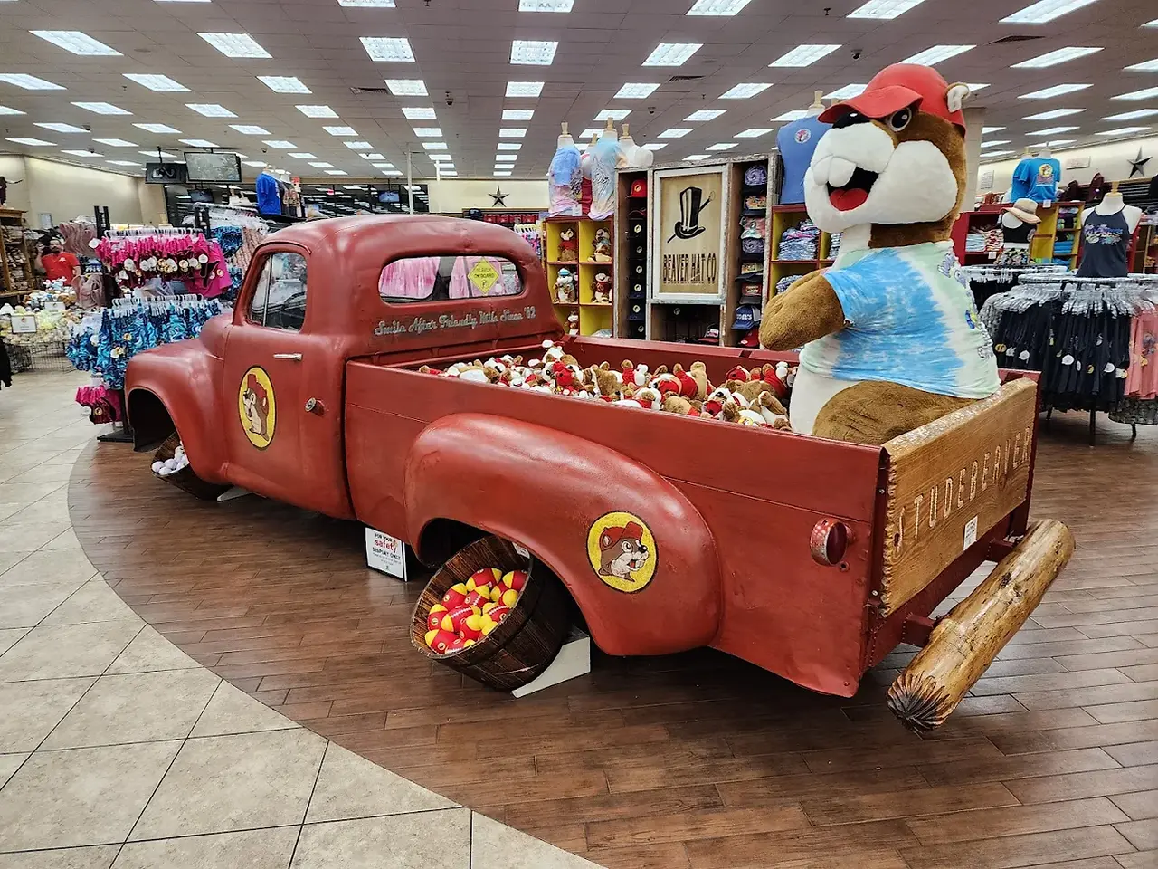 Buc-ees gift shop