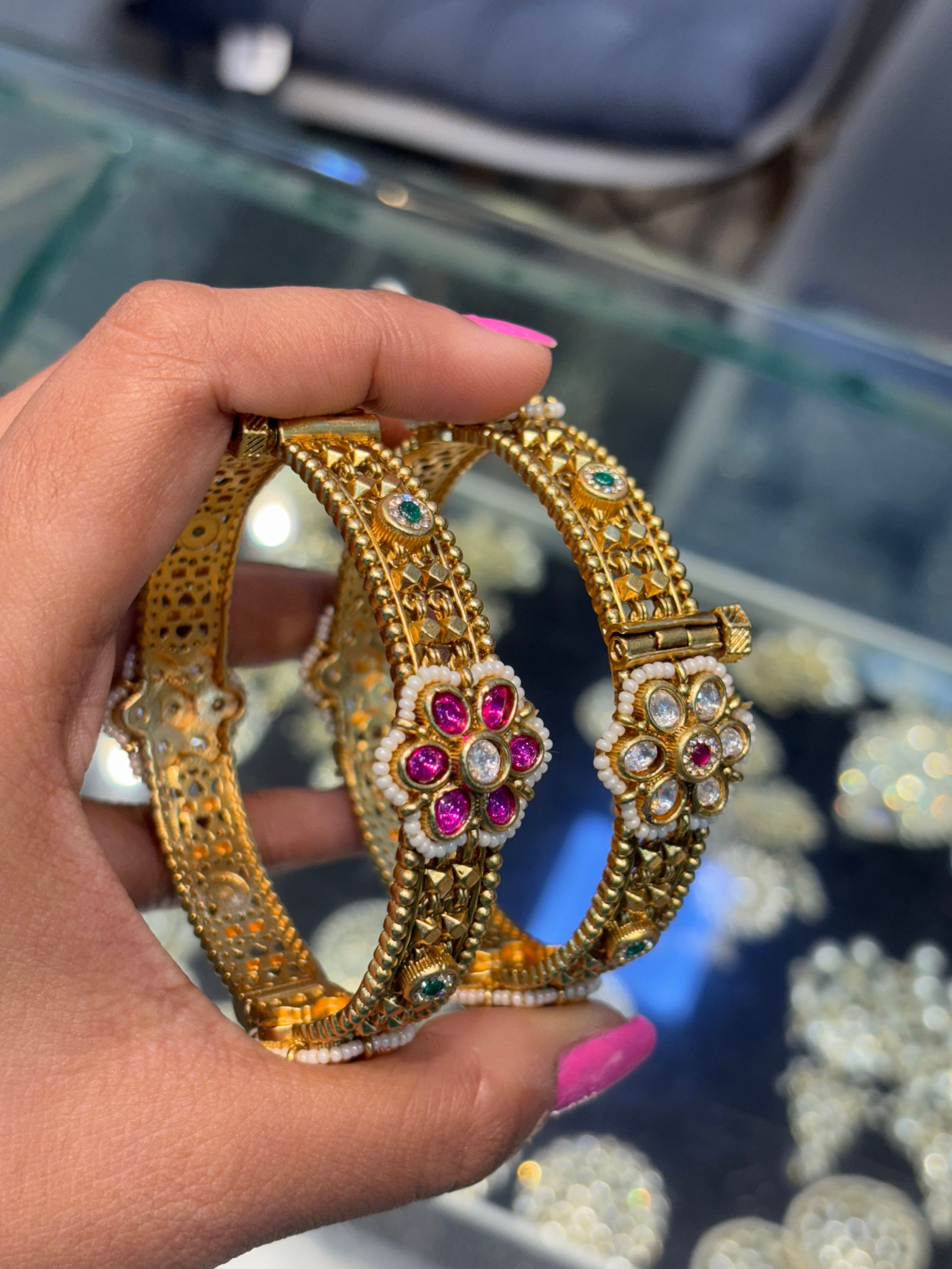 Heritage antique bangles - openable - one pair - 2 pieces 