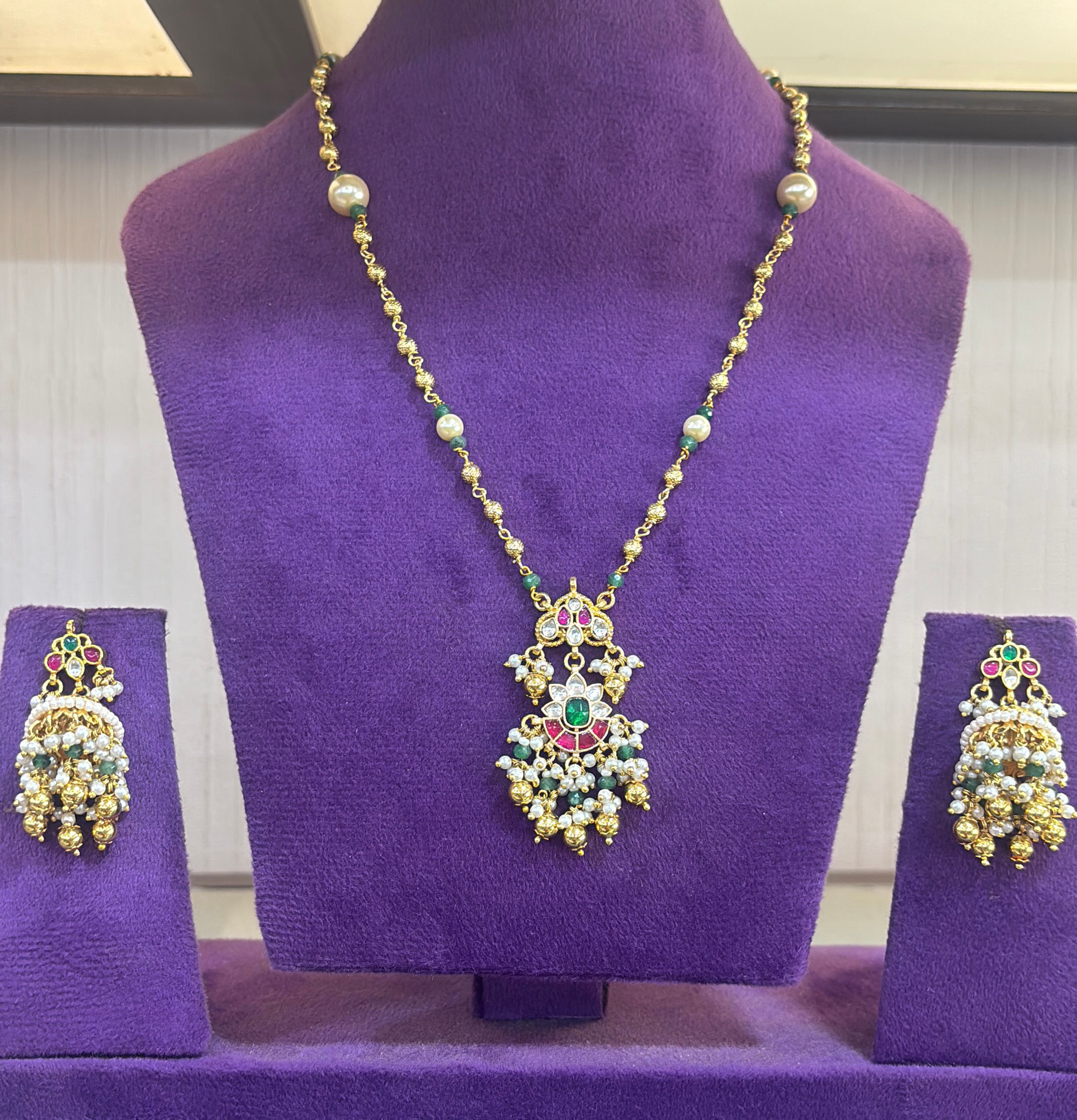 Pachi kundan pendant with attached chain and earrings 