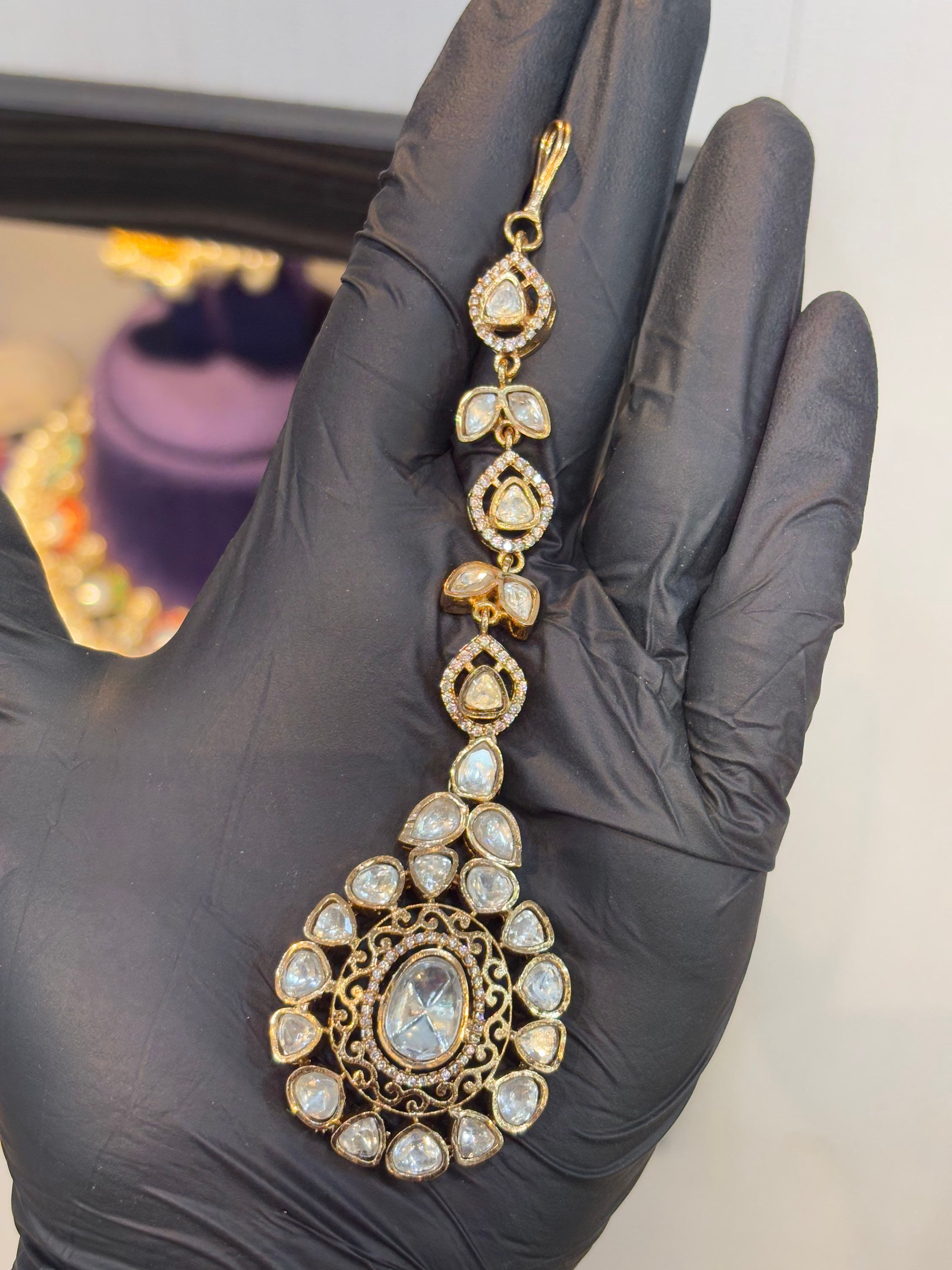 Moissanite mang tika  