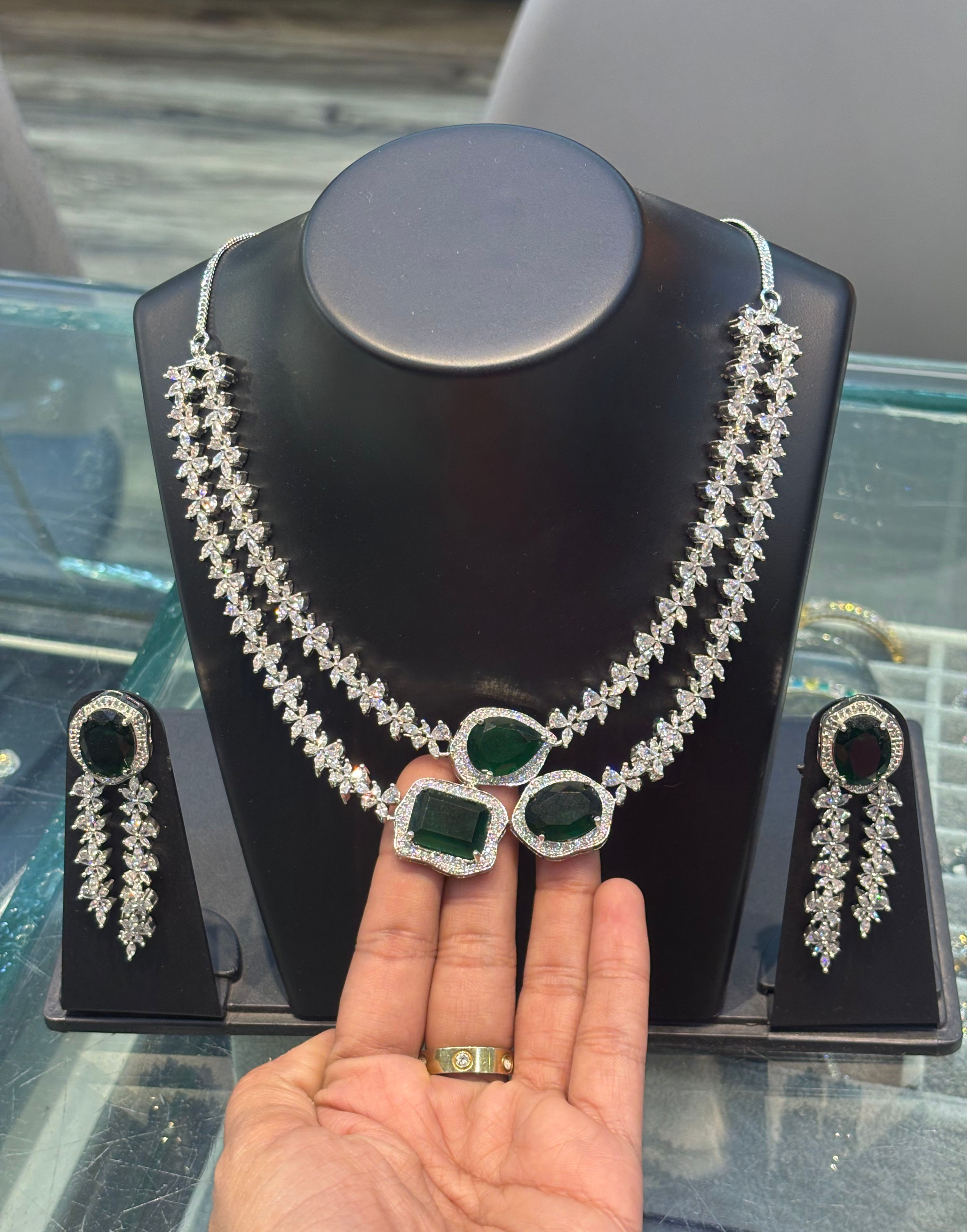 Emerald diamond necklace and earrings 