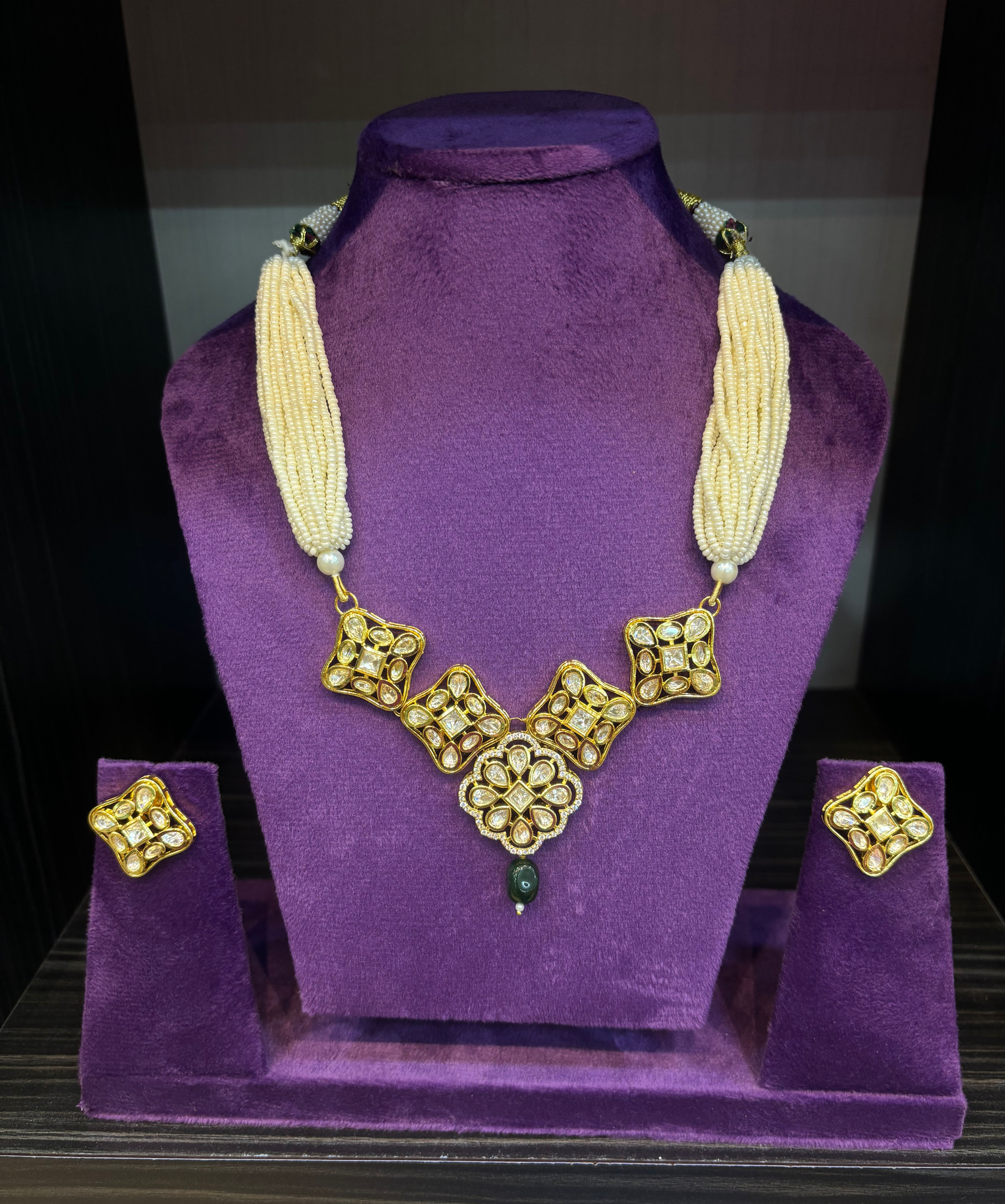 Polki necklace with studs 