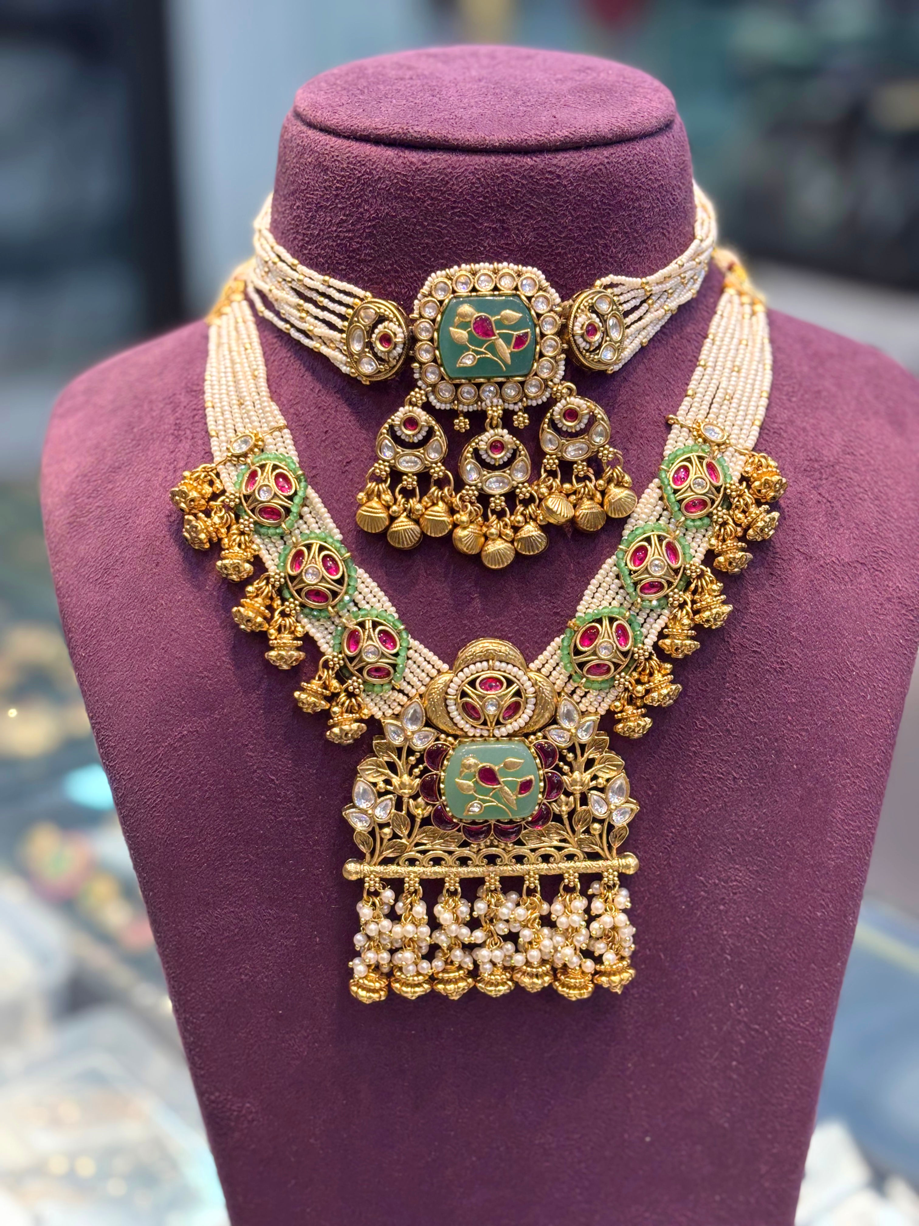 Heritage necklace and earrings - 2 sets with earrings 