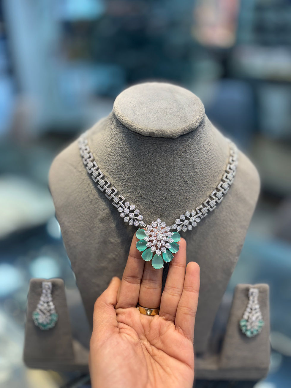 Thumbnail: Diamond floral necklace and earrings - Mint 