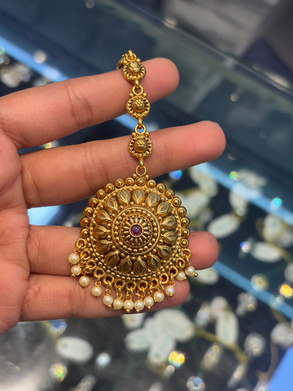 Thumbnail: Heritage gold choker necklace, earrings and mang tika 