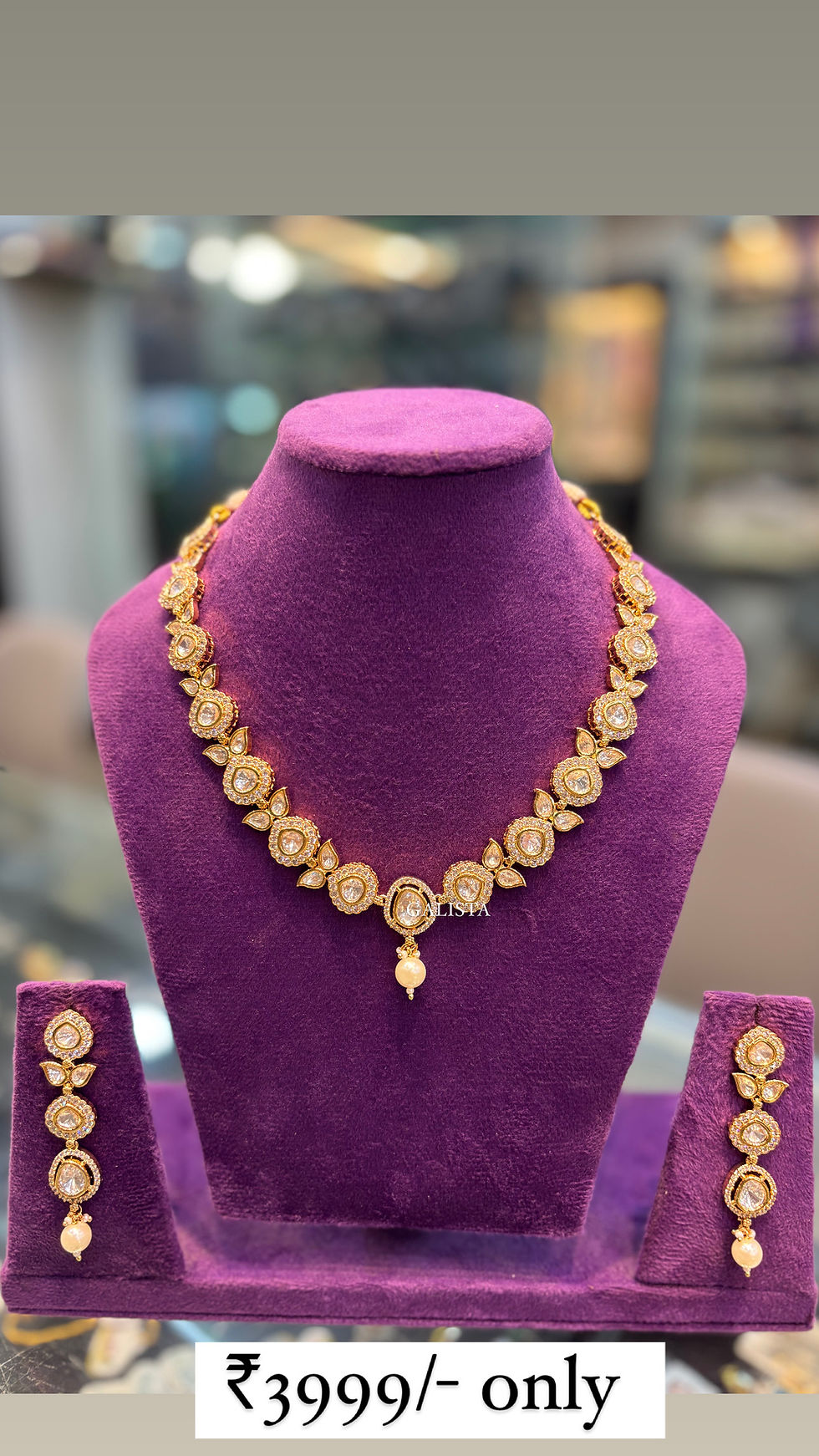 Thumbnail: Polki necklace and earrings with pearl drops