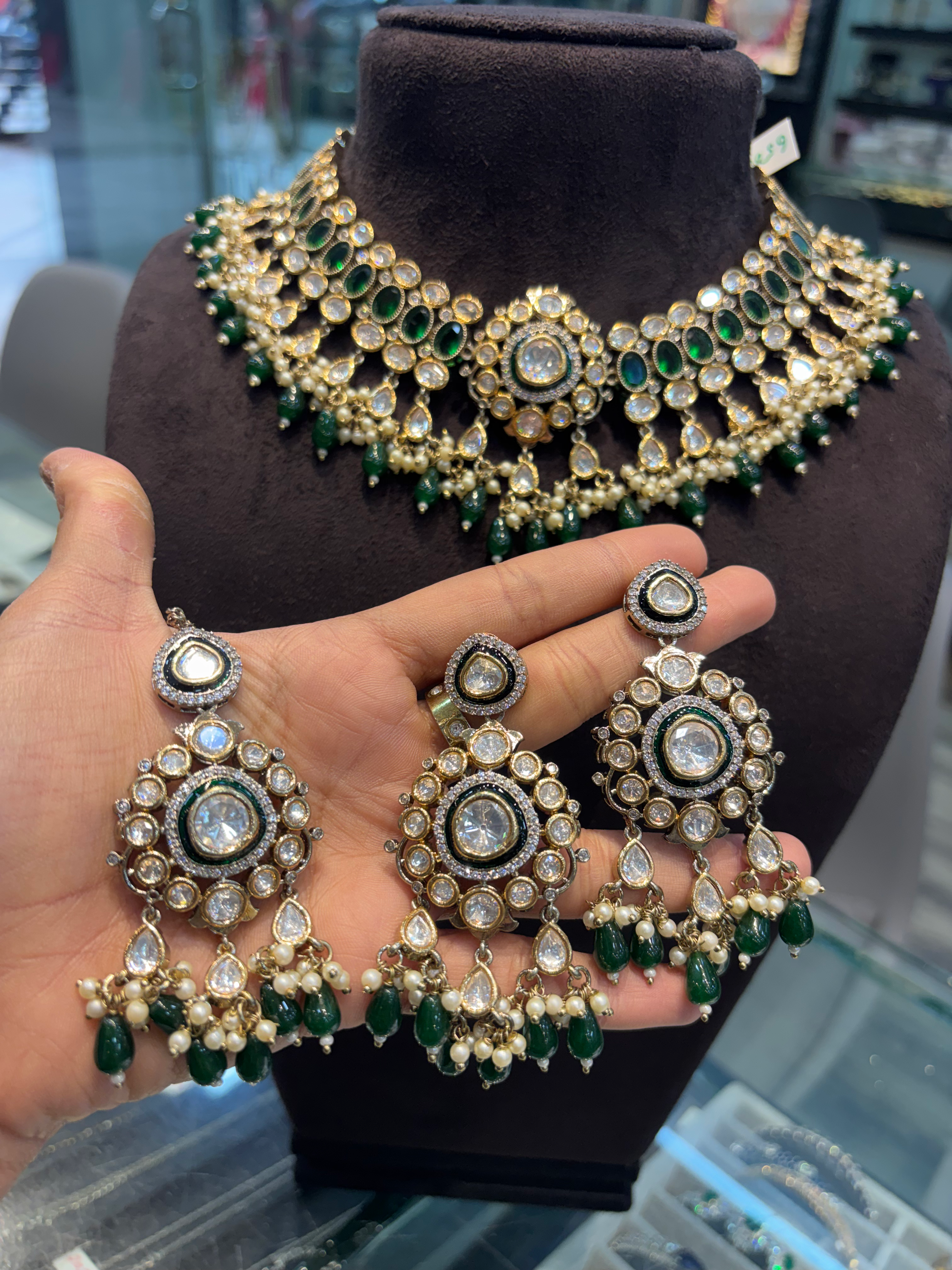 Necklace and earrings with mang tika - Dark green 