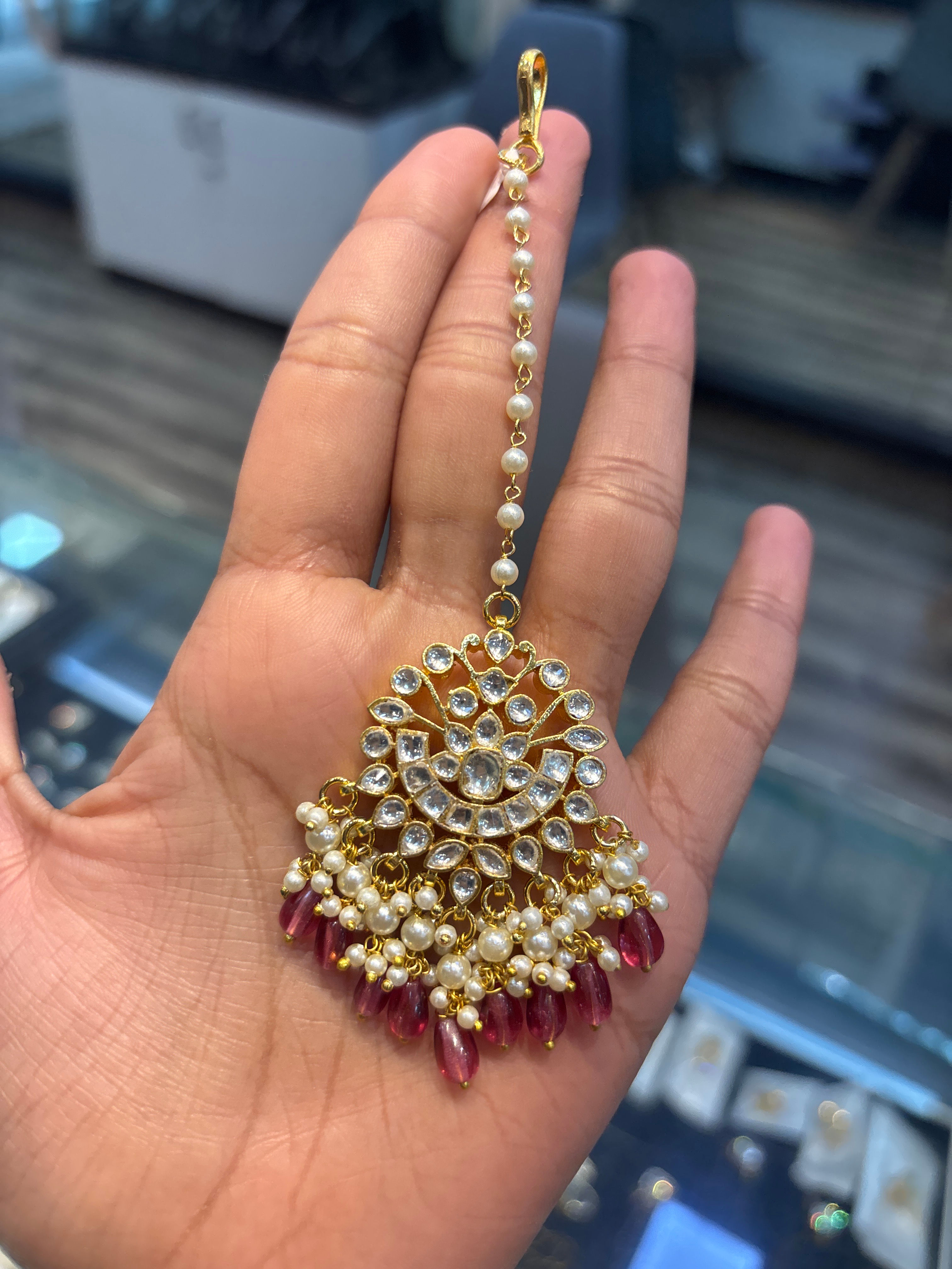 Pachi kundan / jadtar / jadau mang tika