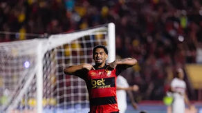 Micael decide no fim, Sport vence o Santa Cruz e garante vaga direta nas semifinais