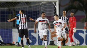 Santa Cruz busca empate duas vezes e fica no 2 a 2 com o Botafogo-PB pela Série C