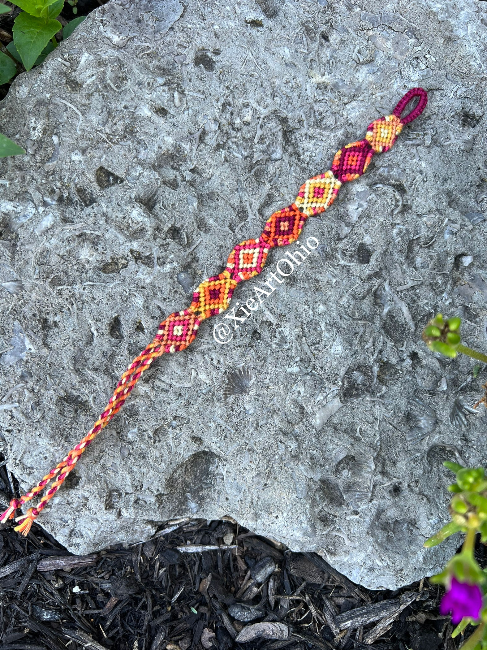 Friendship Bracelet - goldenrod/magenta circle