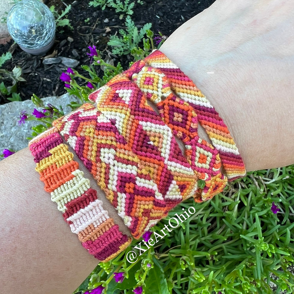 Thumbnail: Friendship Bracelet - goldenrod/magenta circle
