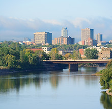 paisaje-urbano-de-ottawa-en-el-dia-sobre-el-rio-con-arquitectura-historica.jpg