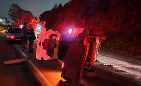 Motorista de app vê BMW na contramão e capota ao desviar. Três ficam feridos no Contorno Norte