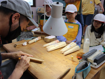 「村上木彫堆朱」地元小学生が見学!