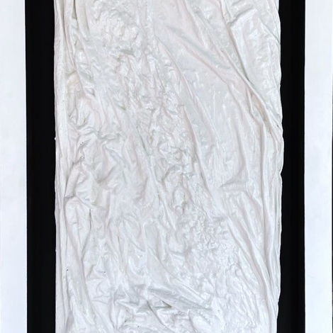 BRILLO DE LA LUNA
Técnica: Mixta: tela, gesso y acrílico sobre lienzo.
Tamaño: 100 x 60 cm.
Año: 2026
Las formas reposan sobre el lienzo de una manera caprichosa, sutil y a la vez con toda su fuerza.
Luces, sobras, brillos y oscuridad generan vida propia en la luna.