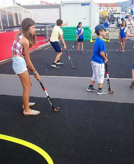 Découverte du hockey pour les petits marseillais
