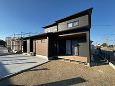 ブラック×木目が映える上質モダンな家|熊本建売住宅