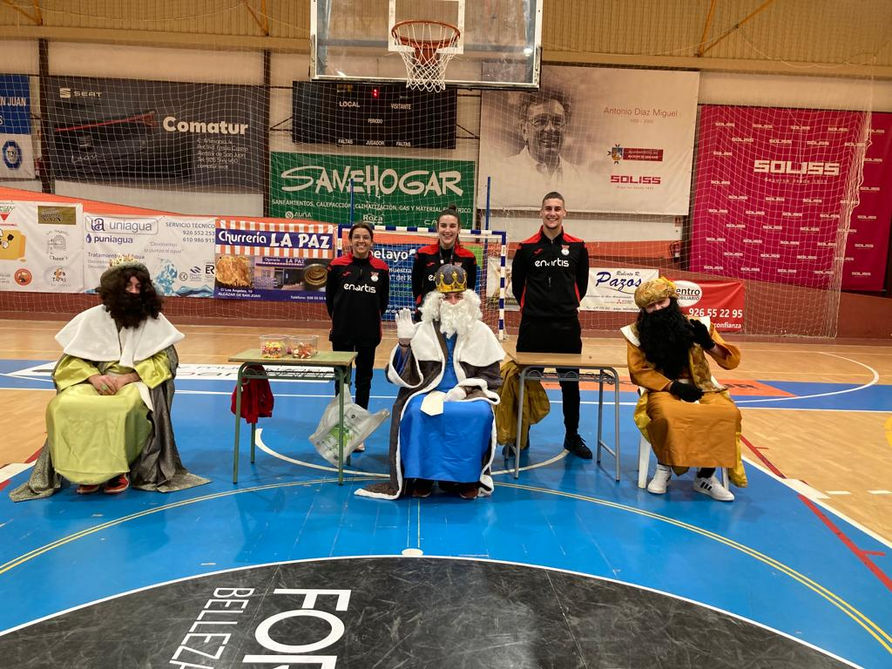 Los reyes y pajes.jpeg